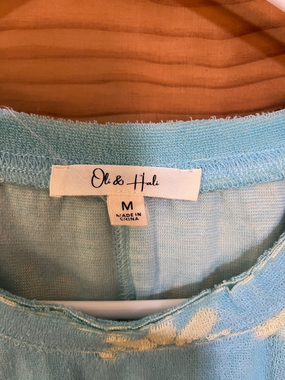 Oli & Hali Blue Clouds Daisy Printed Terry Short Sleeve Crop Top - Picture 2 of 4